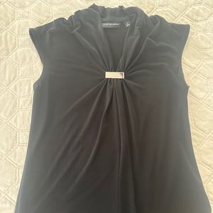 Sleeveless dress shirt